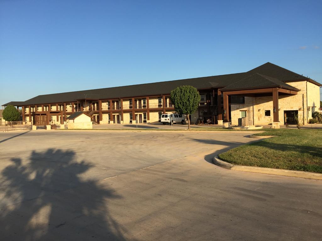 Pearsall Inn And Suites Exterior foto