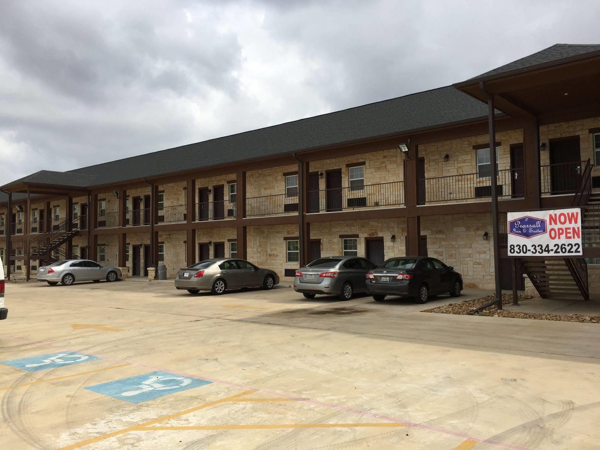 Pearsall Inn And Suites Exterior foto