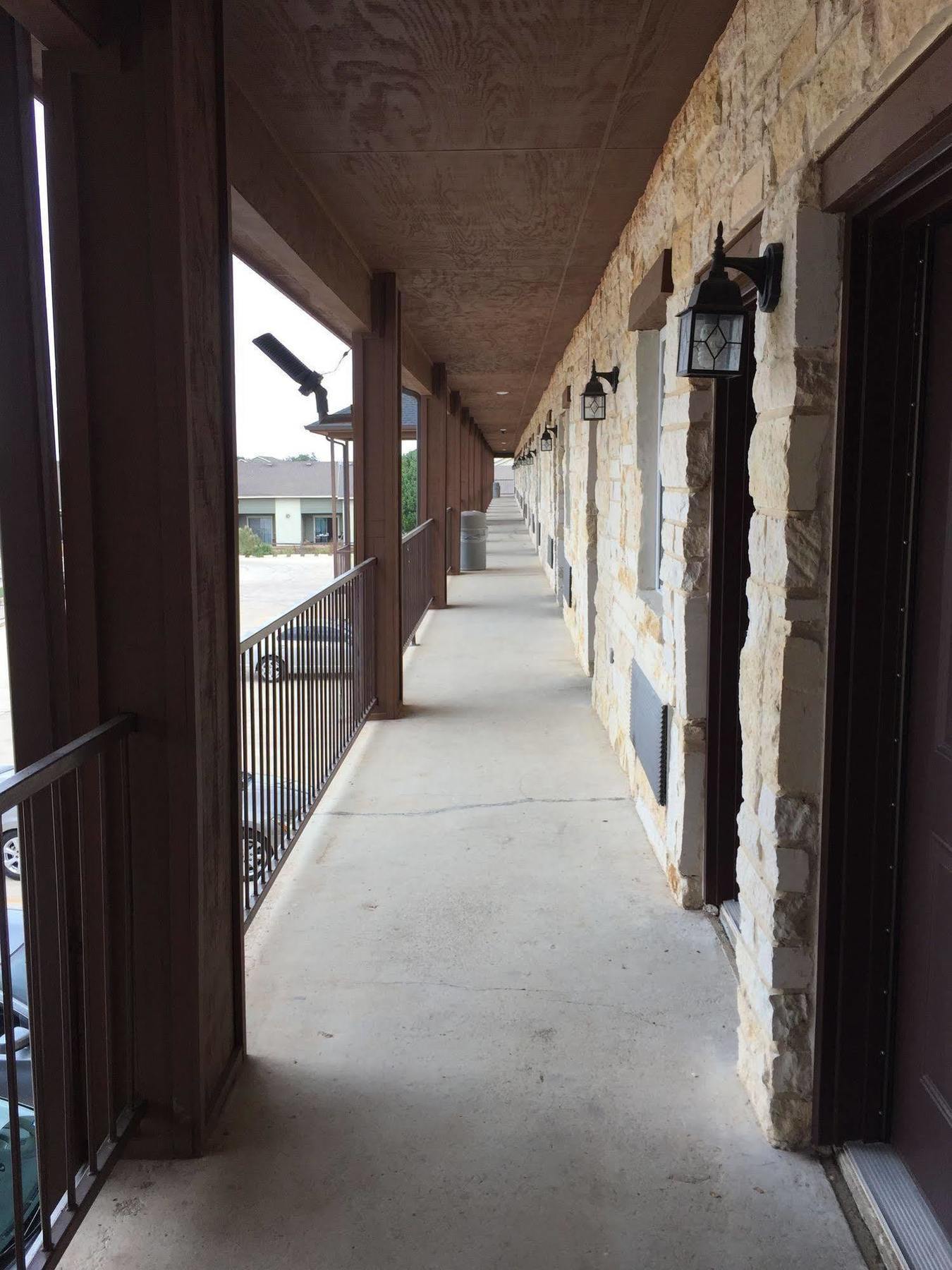Pearsall Inn And Suites Exterior foto