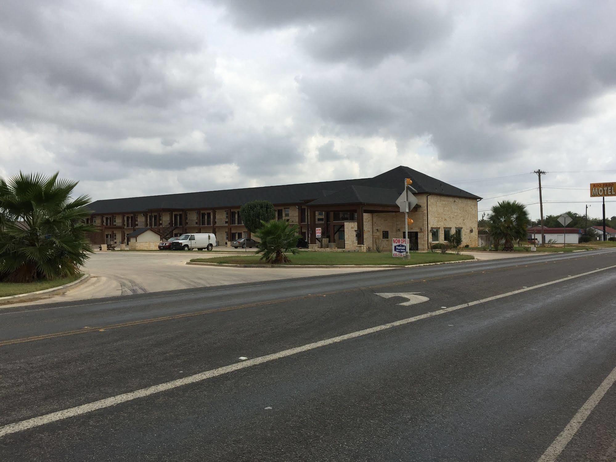 Pearsall Inn And Suites Exterior foto