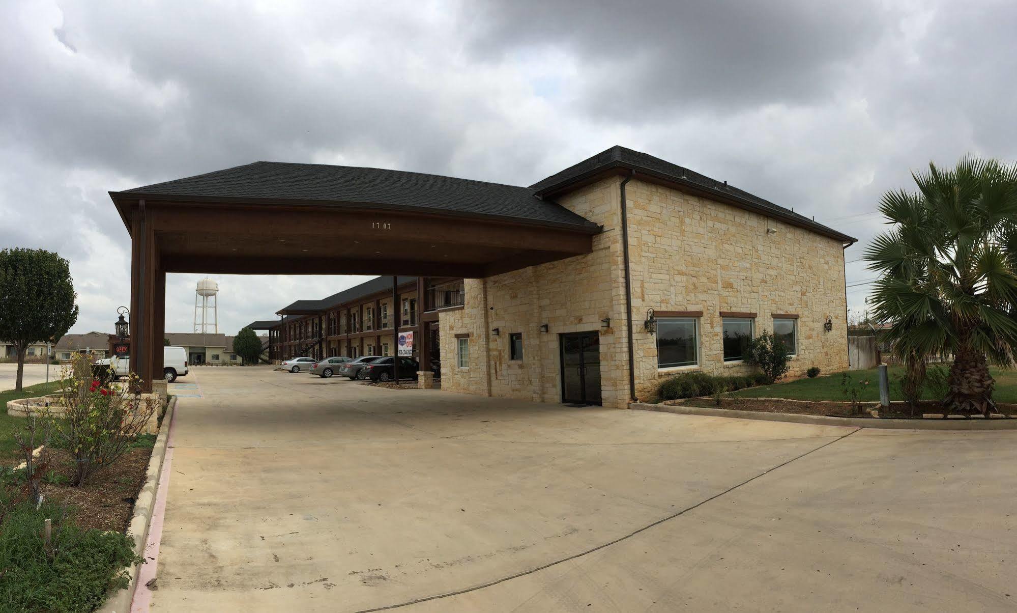 Pearsall Inn And Suites Exterior foto